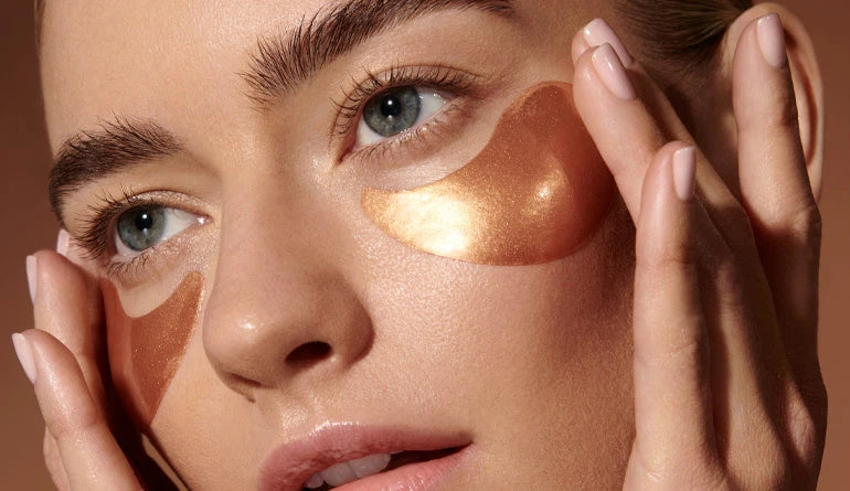 patches sous les yeux femme