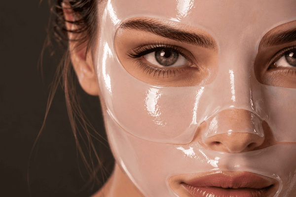 Masque hydrogel : c'est quoi, pourquoi il devient transparent et comment l'utiliser