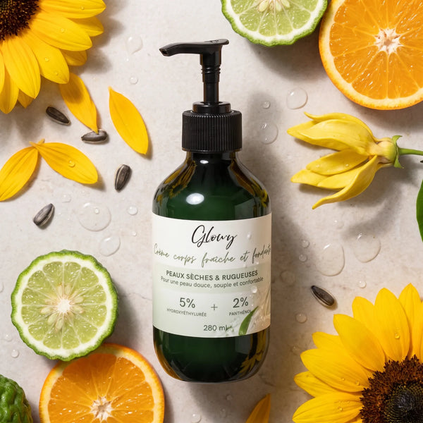 Crème corps Glowy à l'hydroxyéthylurée et au panthénol entourée de tournesol, bergamote, orange et ylang-ylang