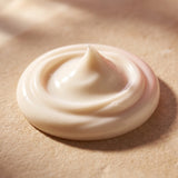 Texture veloutée de la crème pour les mains Glowy en gros plan